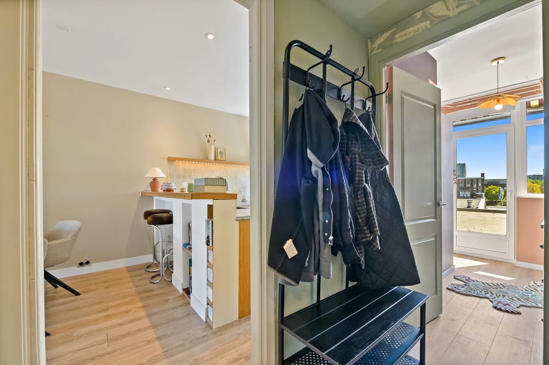 Spacious Top-Floor Apartment with Sunny South-Facing Balcony in The Hague — 22
