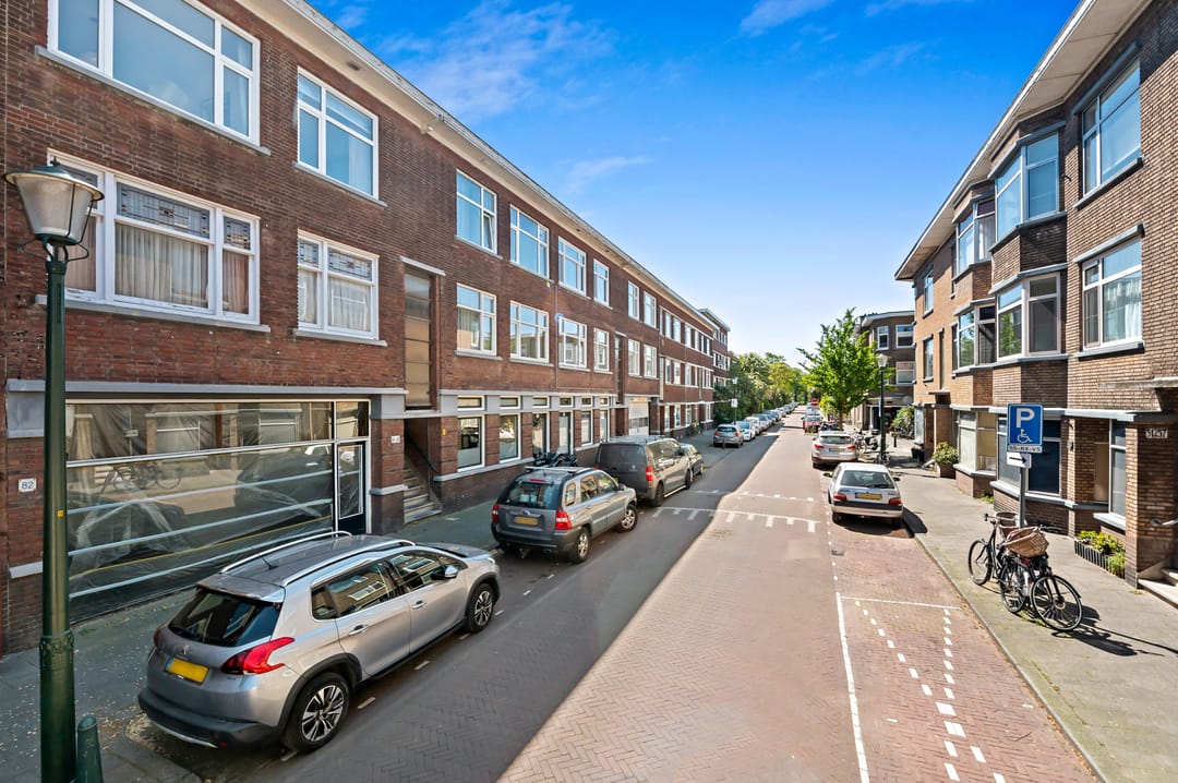 Spacious Top-Floor Apartment with Sunny South-Facing Balcony in The Hague — 32