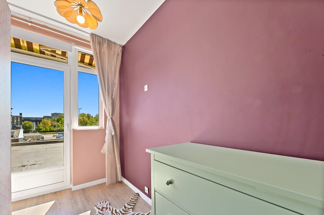 Spacious Top-Floor Apartment with Sunny South-Facing Balcony in The Hague — 23