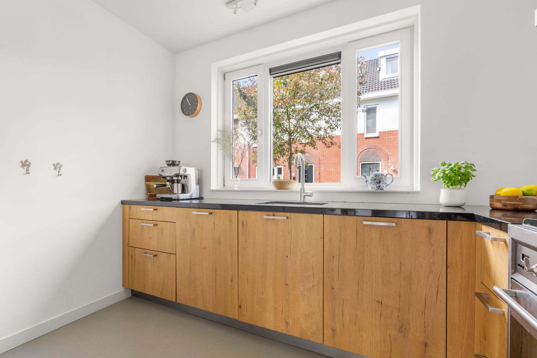Photo 18 of Jan van Beverenstraat 12