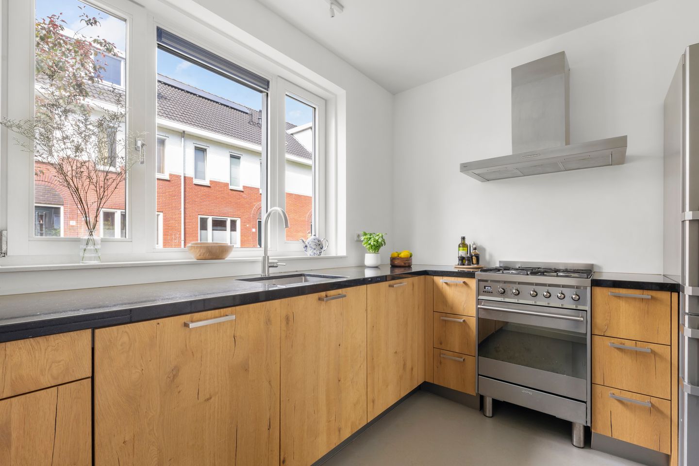 Photo 19 of Jan van Beverenstraat 12