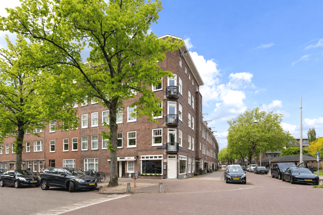Fully renovated ground-floor apartment with two bedrooms in popular Landlust — 28