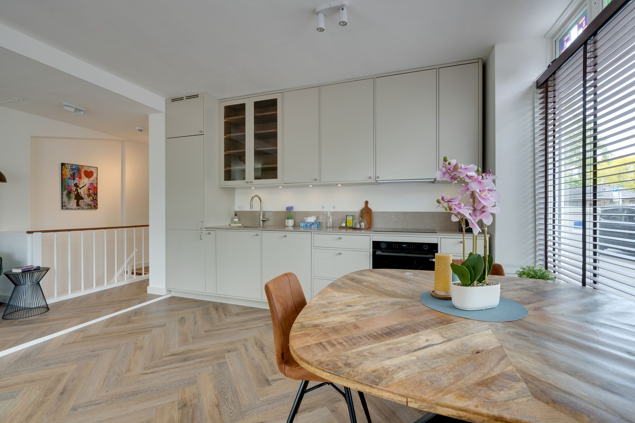 Fully renovated ground-floor apartment with two bedrooms in popular Landlust — 12