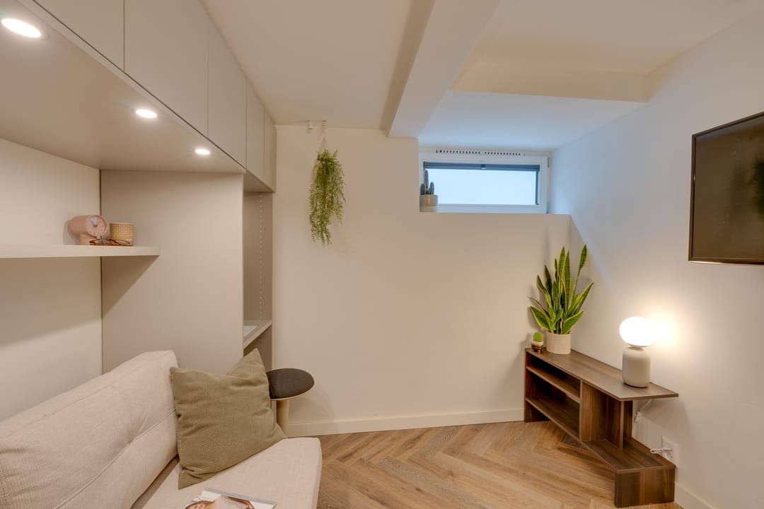 Fully renovated ground-floor apartment with two bedrooms in popular Landlust — 23