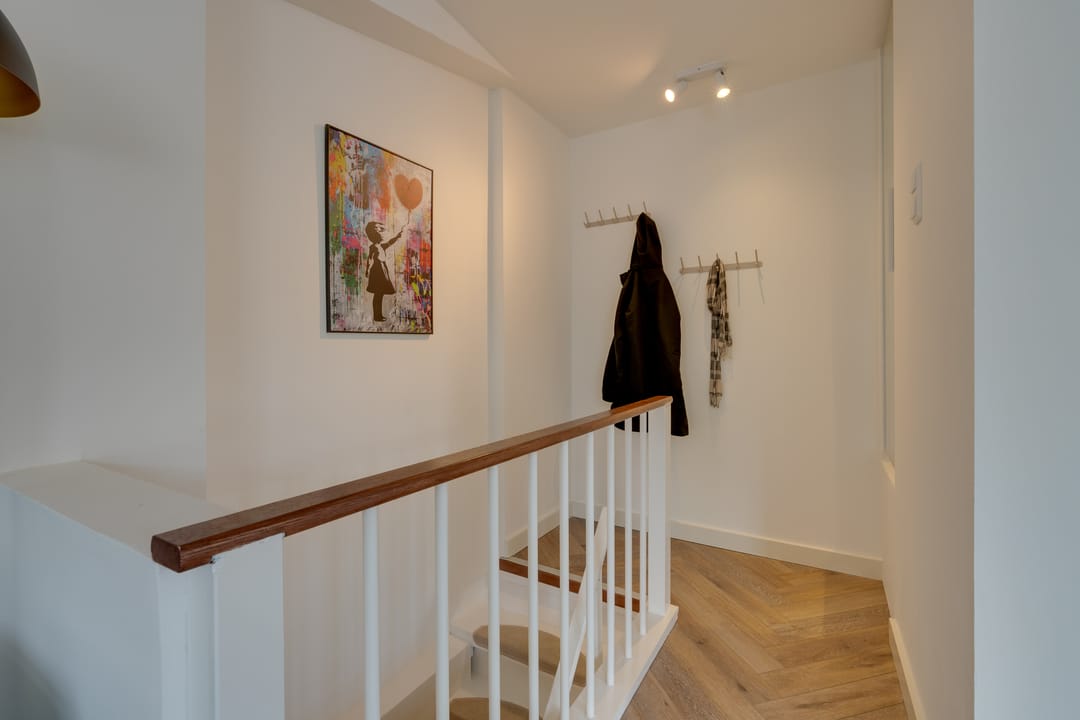 Fully renovated ground-floor apartment with two bedrooms in popular Landlust — 16