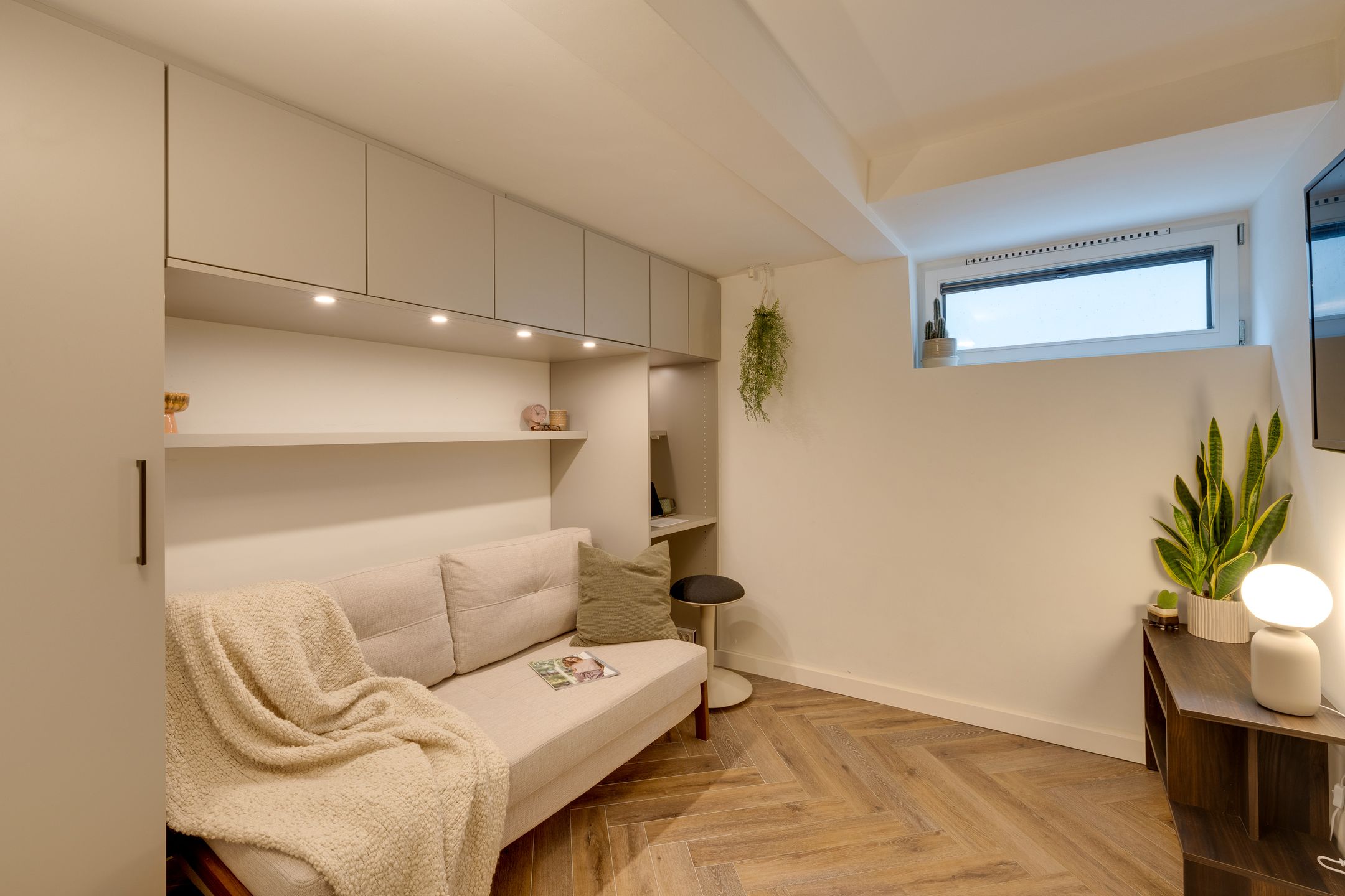Fully renovated ground-floor apartment with two bedrooms in popular Landlust — 21