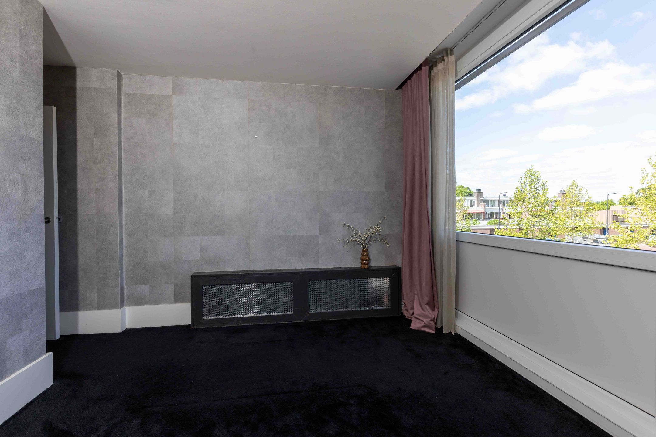Bright Corner Apartment with Spacious Layout and Walk-in Closet in Enschede — 18