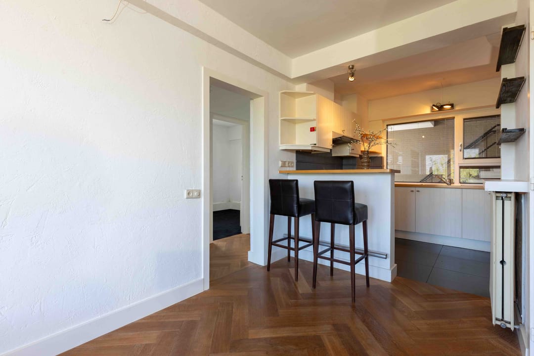 Bright Corner Apartment with Spacious Layout and Walk-in Closet in Enschede — 16
