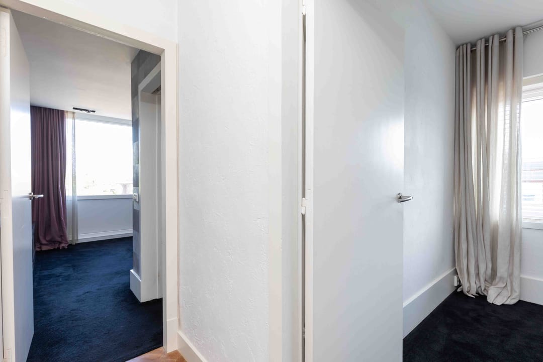 Bright Corner Apartment with Spacious Layout and Walk-in Closet in Enschede — 23