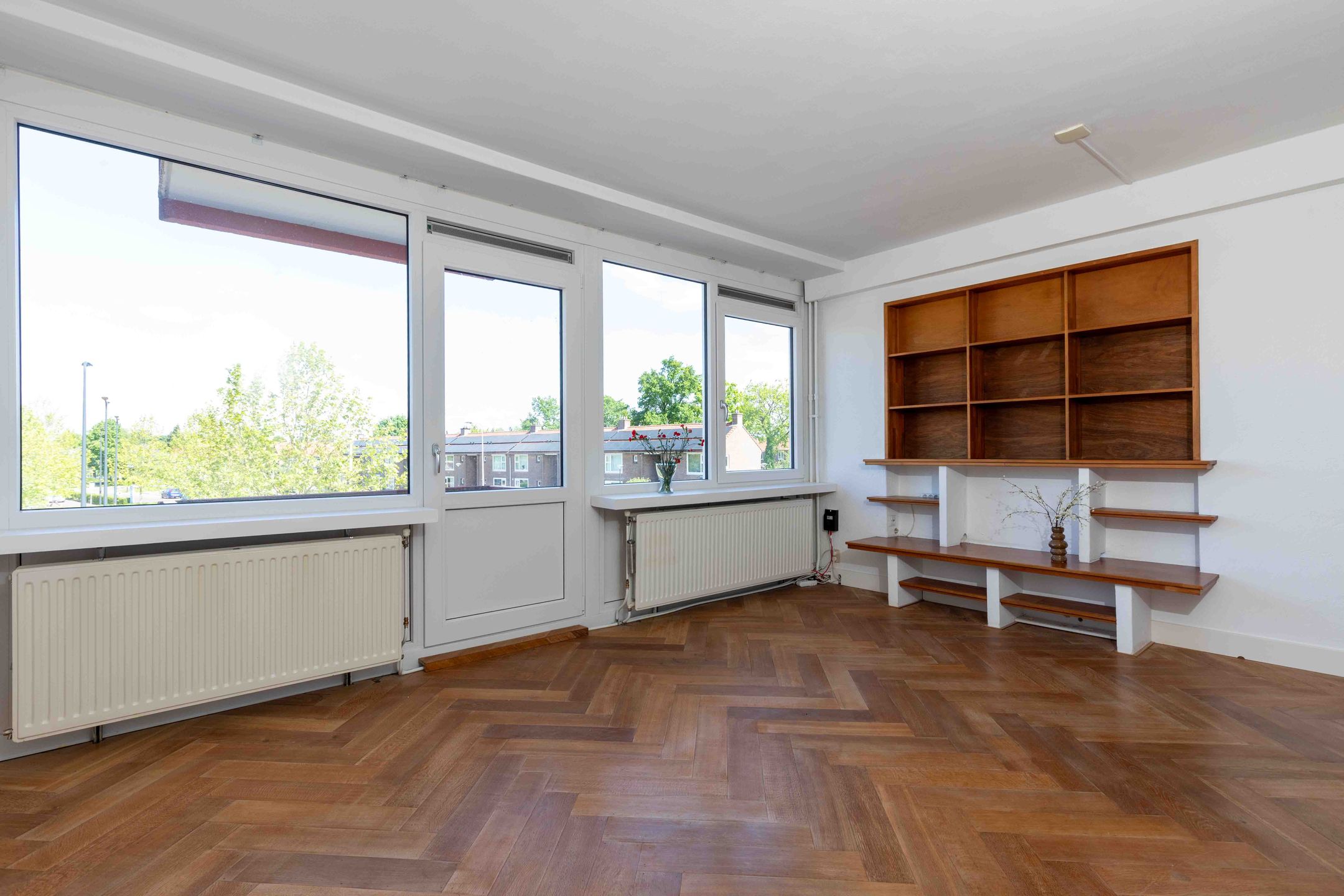 Bright Corner Apartment with Spacious Layout and Walk-in Closet in Enschede — 12