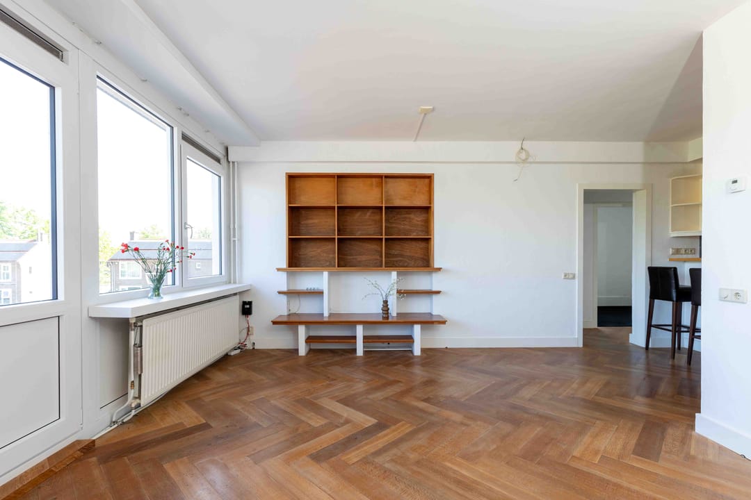 Bright Corner Apartment with Spacious Layout and Walk-in Closet in Enschede — 13