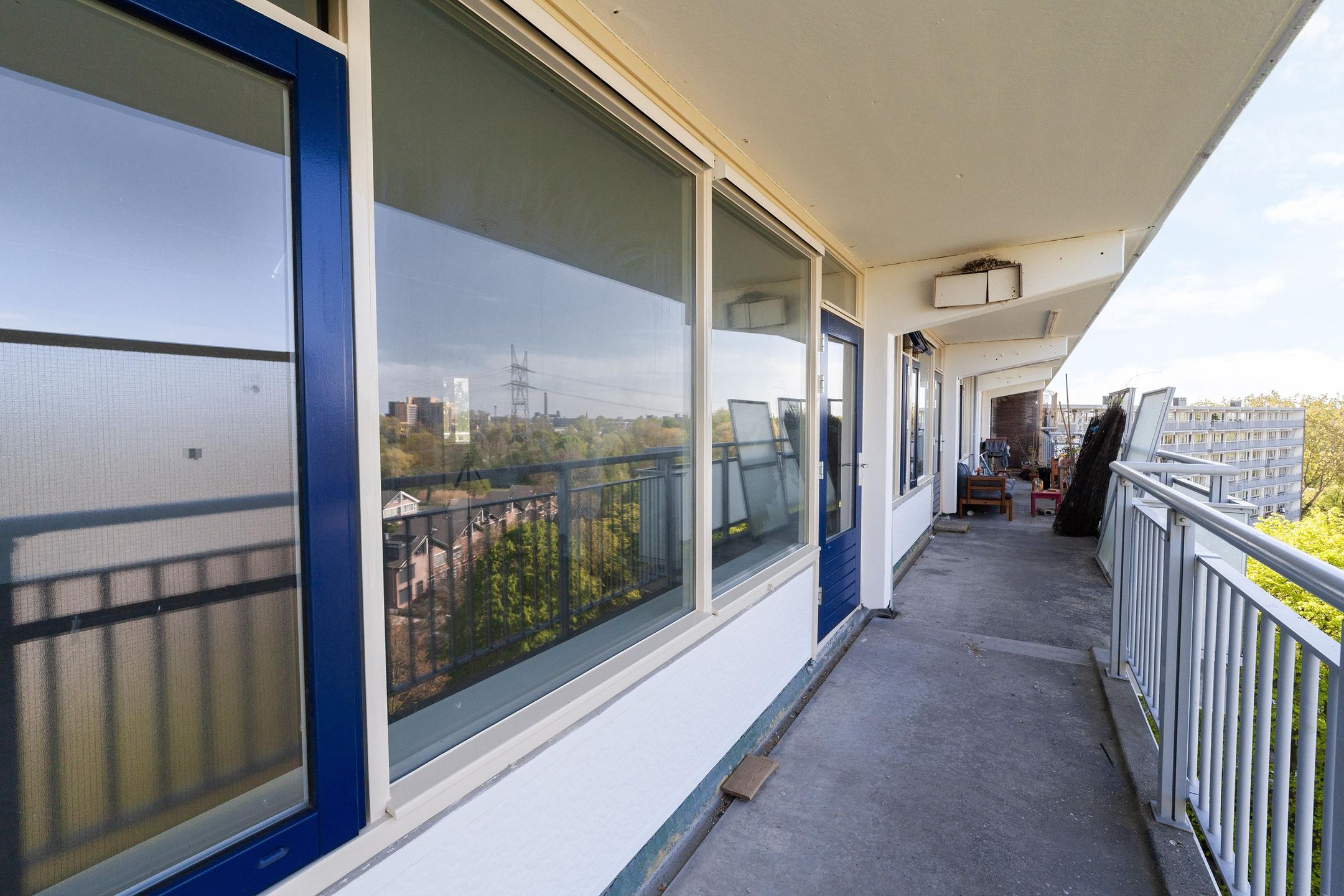 Spacious Top Floor Apartment with West-Facing Balcony in Leiden Merenwijk — 33