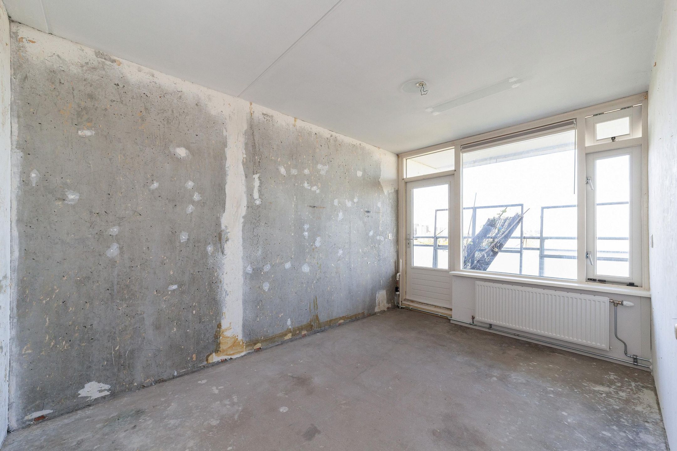 Spacious Top Floor Apartment with West-Facing Balcony in Leiden Merenwijk — 27