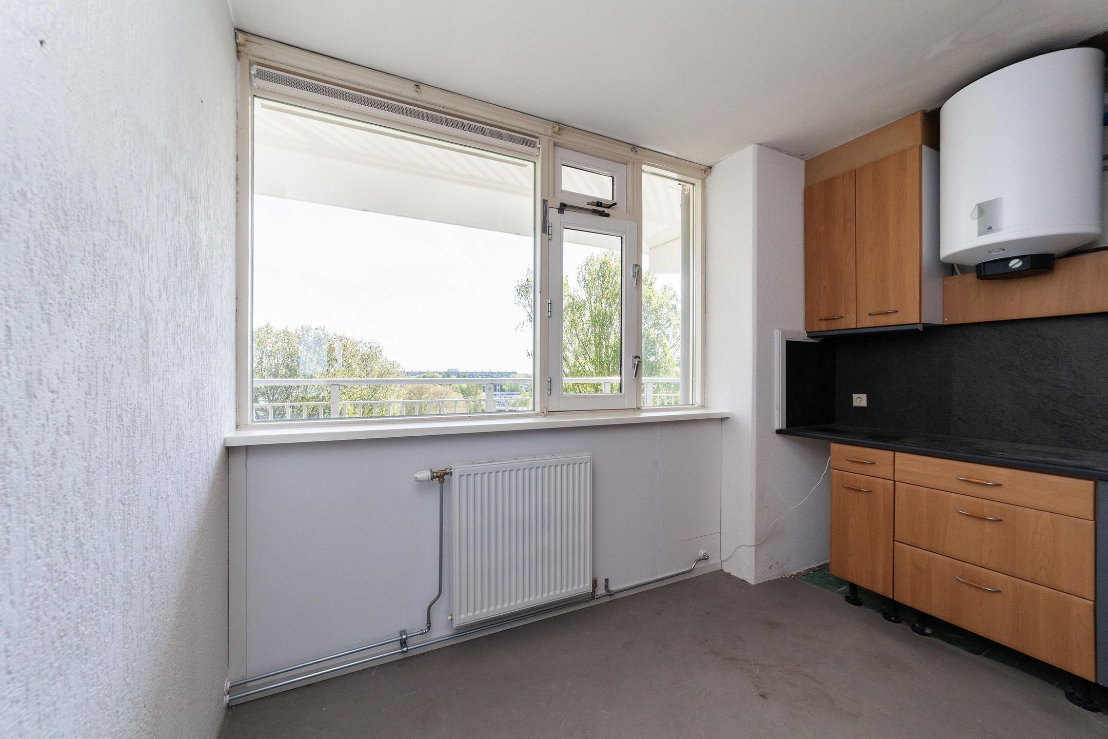 Spacious Top Floor Apartment with West-Facing Balcony in Leiden Merenwijk — 21