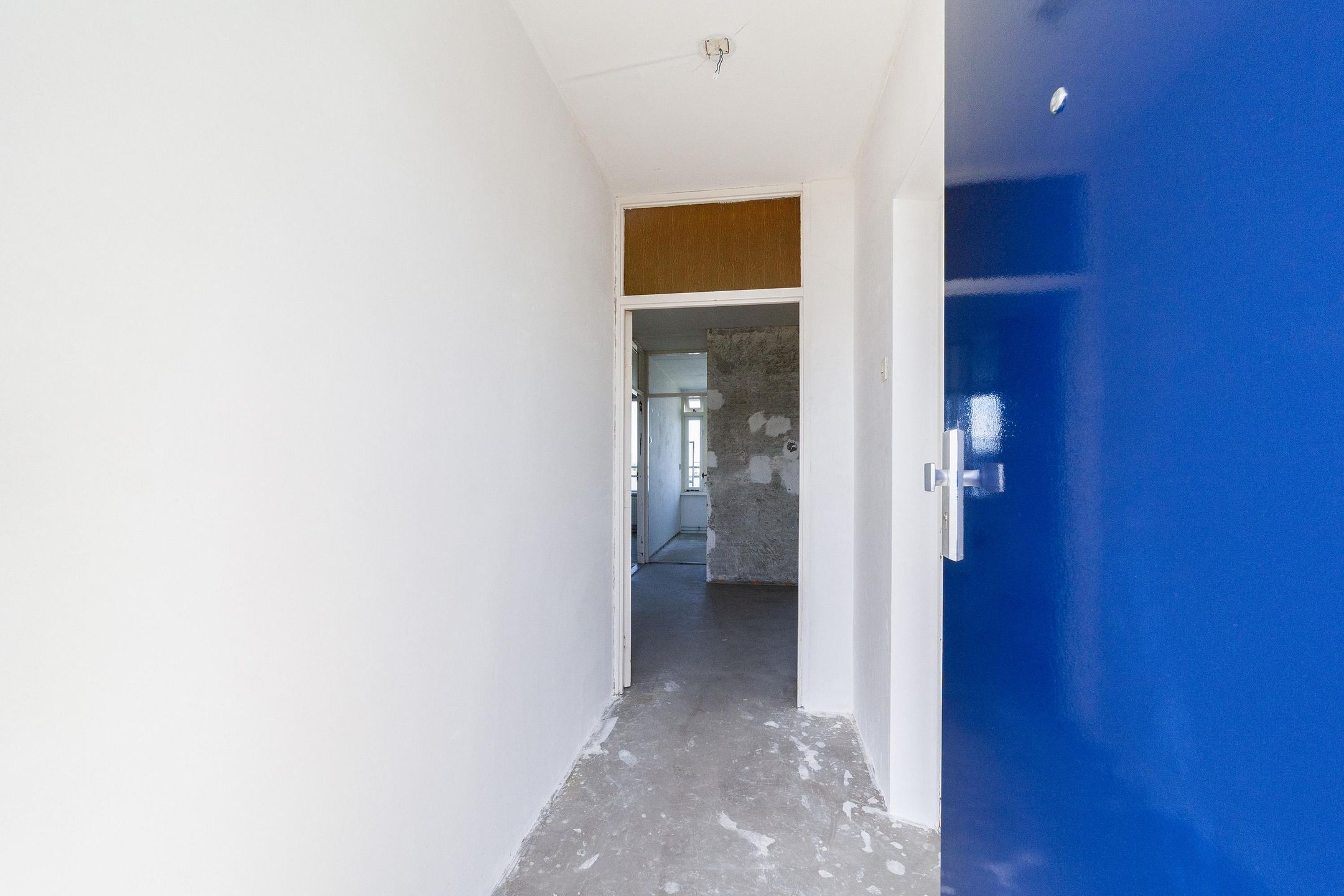 Spacious Top Floor Apartment with West-Facing Balcony in Leiden Merenwijk — 12