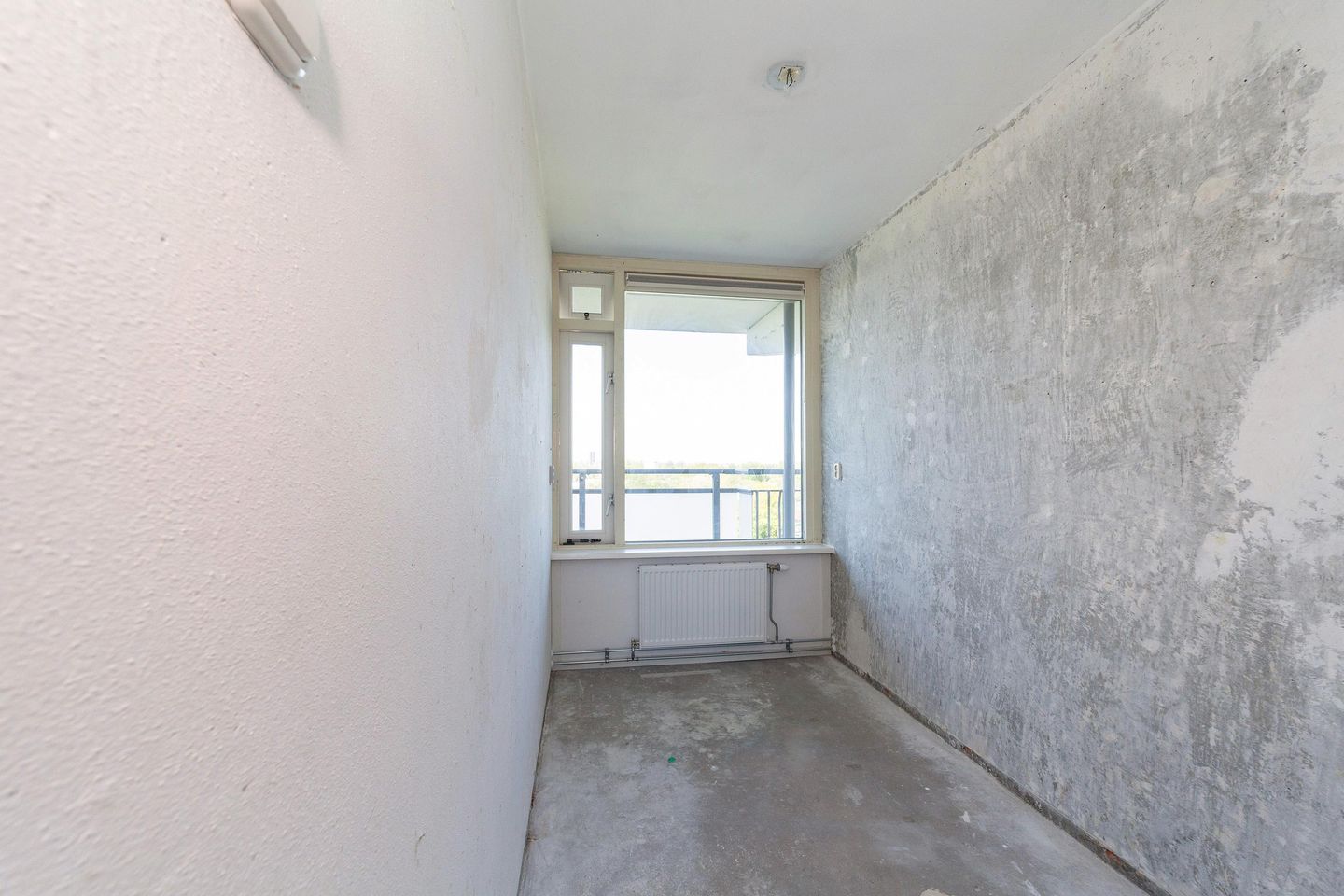 Spacious Top Floor Apartment with West-Facing Balcony in Leiden Merenwijk — 29