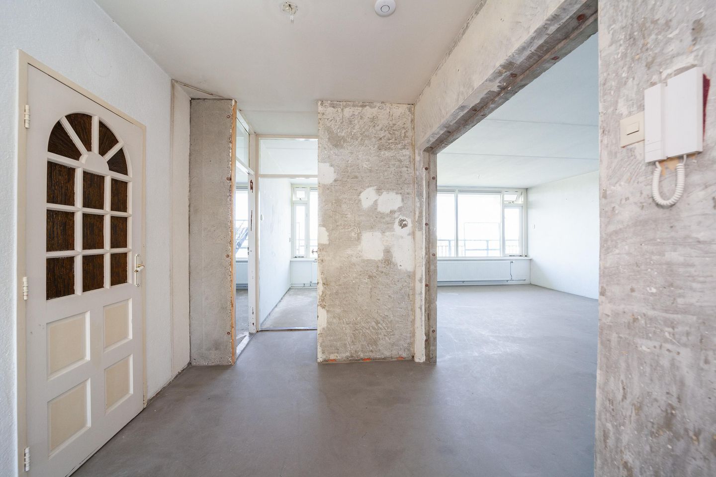 Spacious Top Floor Apartment with West-Facing Balcony in Leiden Merenwijk — 14