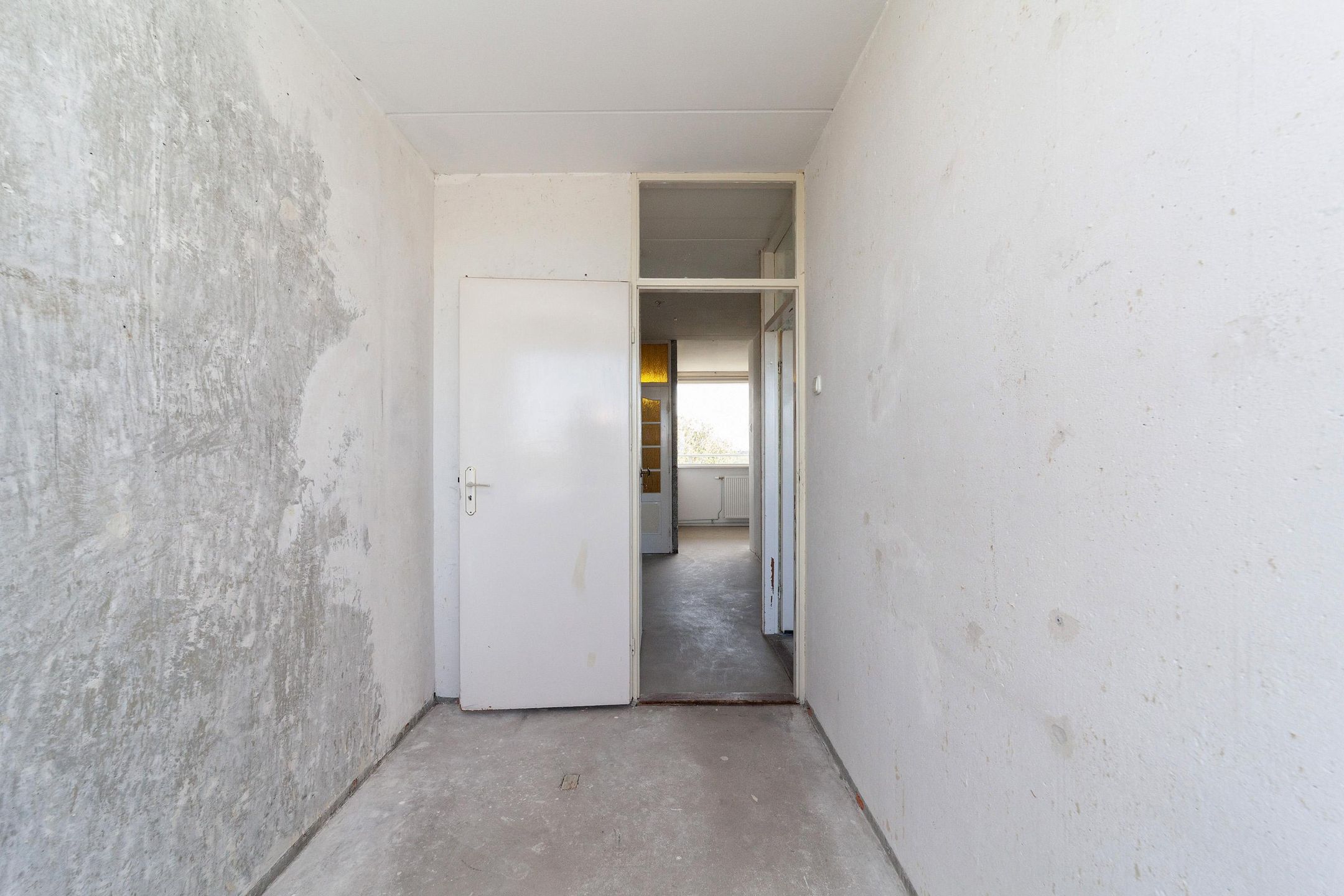 Spacious Top Floor Apartment with West-Facing Balcony in Leiden Merenwijk — 30