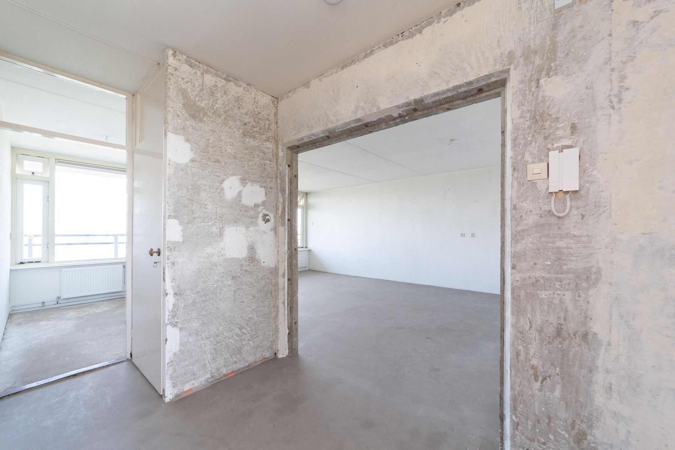 Spacious Top Floor Apartment with West-Facing Balcony in Leiden Merenwijk — 15