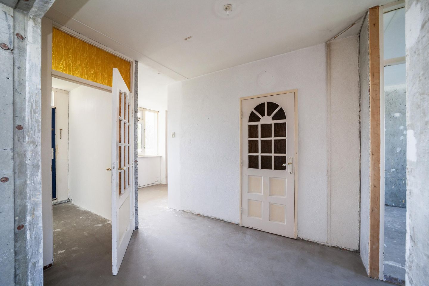 Spacious Top Floor Apartment with West-Facing Balcony in Leiden Merenwijk — 20