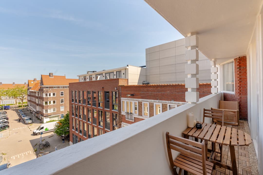 Stylish and bright 4-room apartment with balcony in De Baarsjes, Amsterdam — 32