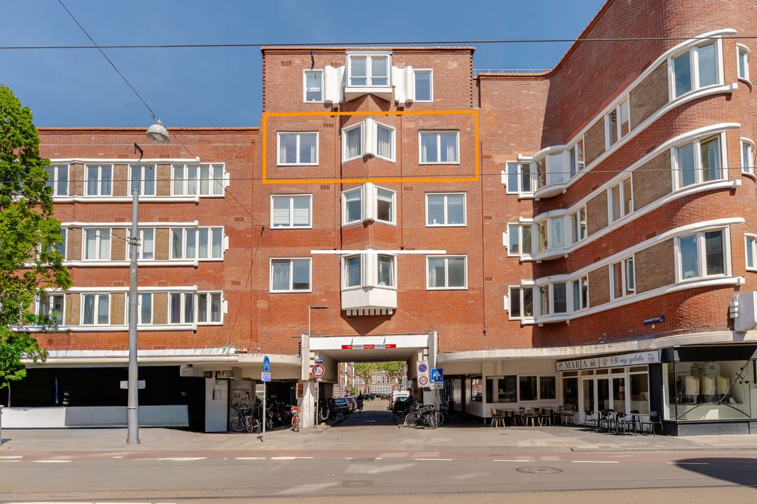 Stylish and bright 4-room apartment with balcony in De Baarsjes, Amsterdam — 37
