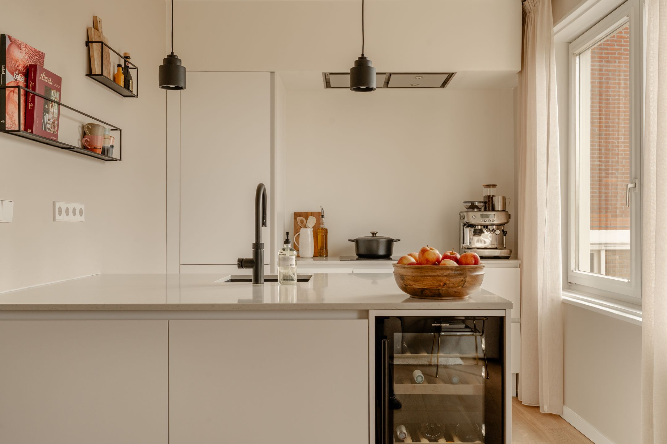 Stylish and bright 4-room apartment with balcony in De Baarsjes, Amsterdam — 15