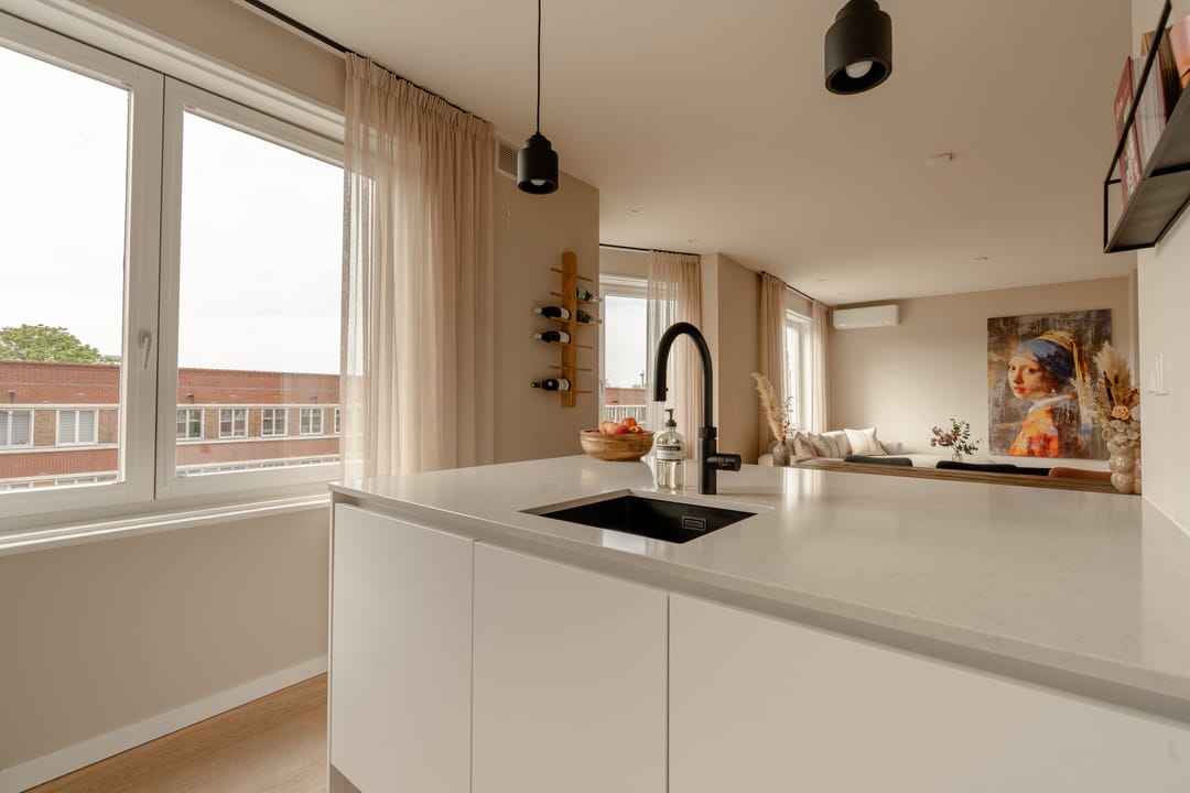 Stylish and bright 4-room apartment with balcony in De Baarsjes, Amsterdam — 17