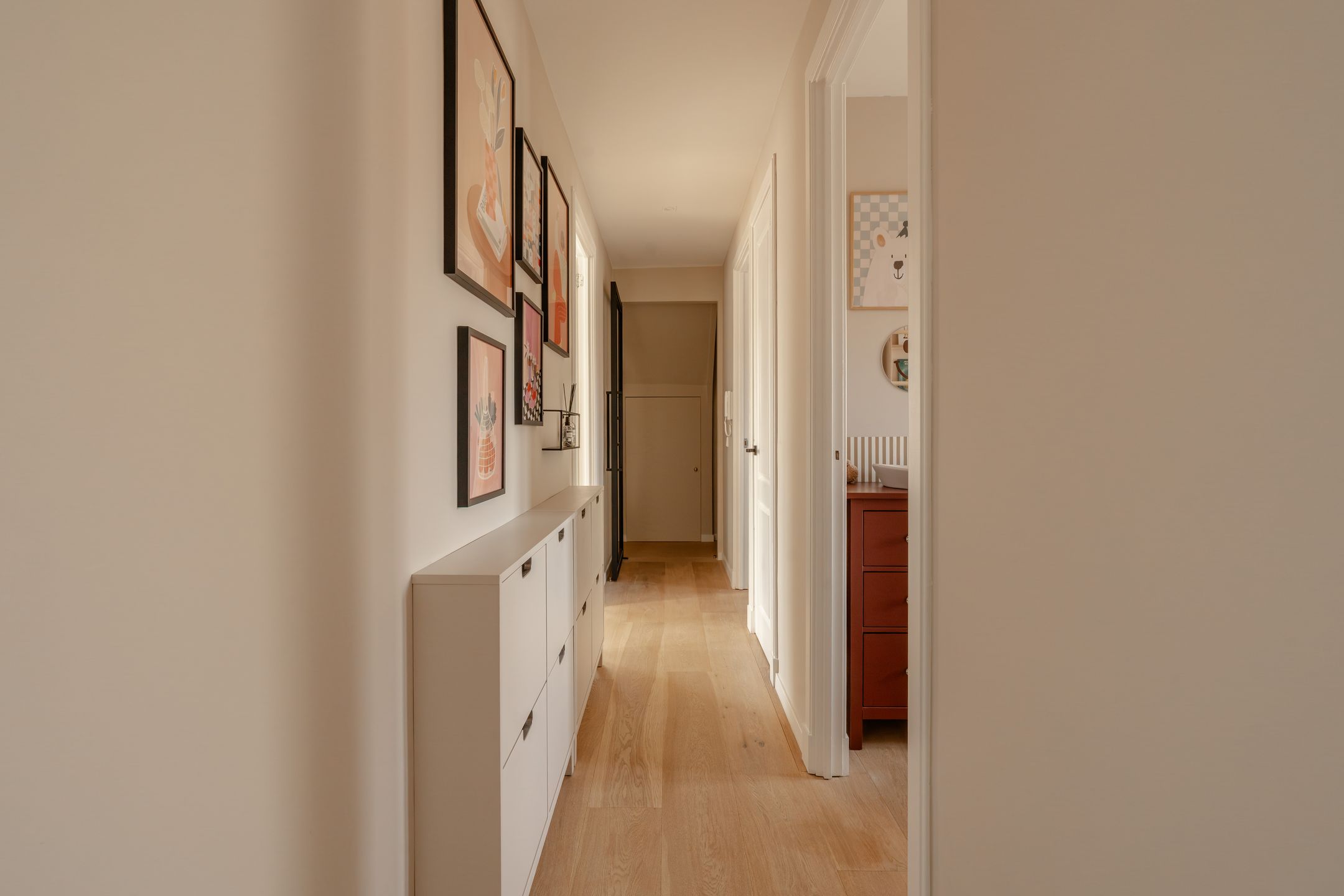 Stylish and bright 4-room apartment with balcony in De Baarsjes, Amsterdam — 21