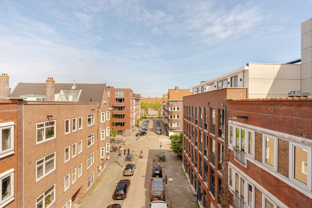 Stylish and bright 4-room apartment with balcony in De Baarsjes, Amsterdam — 28