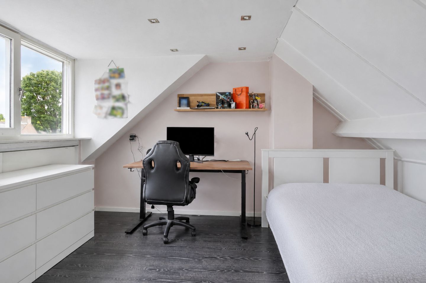 Spacious Family Home with Extension, Garage and Four Bedrooms in Haaren — 25
