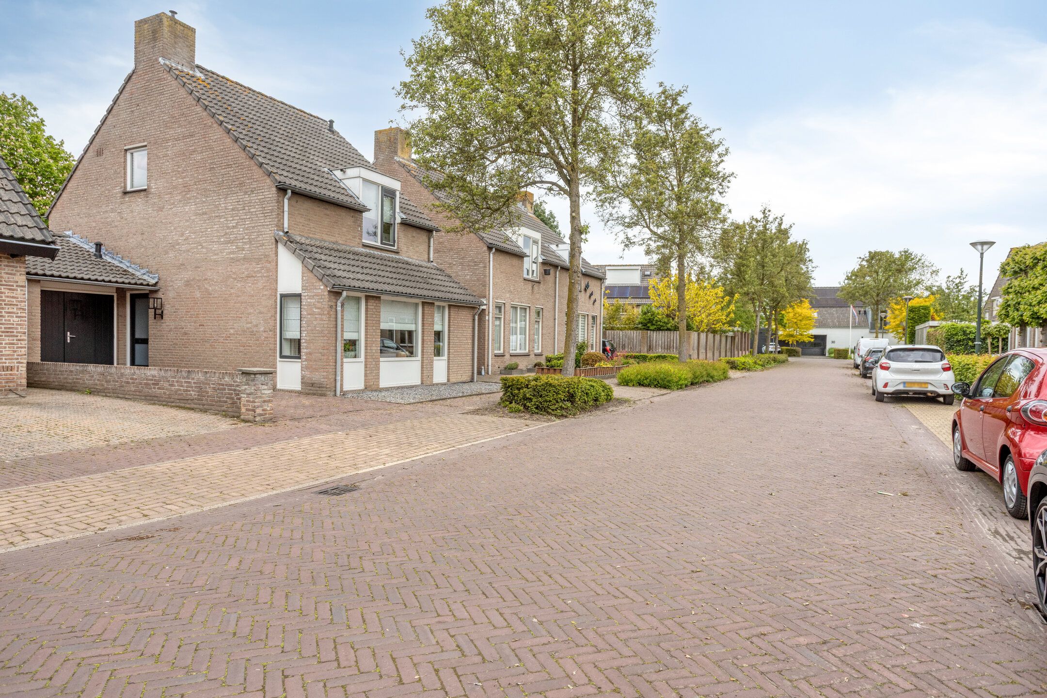 Spacious Family Home with Extension, Garage and Four Bedrooms in Haaren — 33