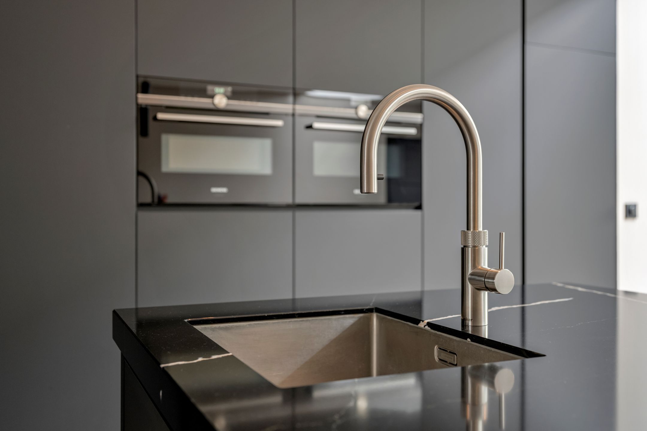Turn-Key Terraced House with Four Bedrooms, Luxury Kitchen, and Sunny Garden in Family-Friendly Tilburg — 12
