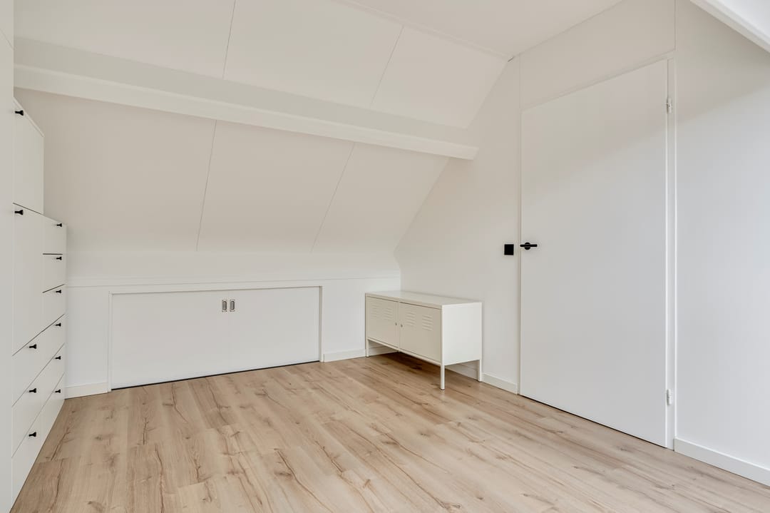Turn-Key Terraced House with Four Bedrooms, Luxury Kitchen, and Sunny Garden in Family-Friendly Tilburg — 32