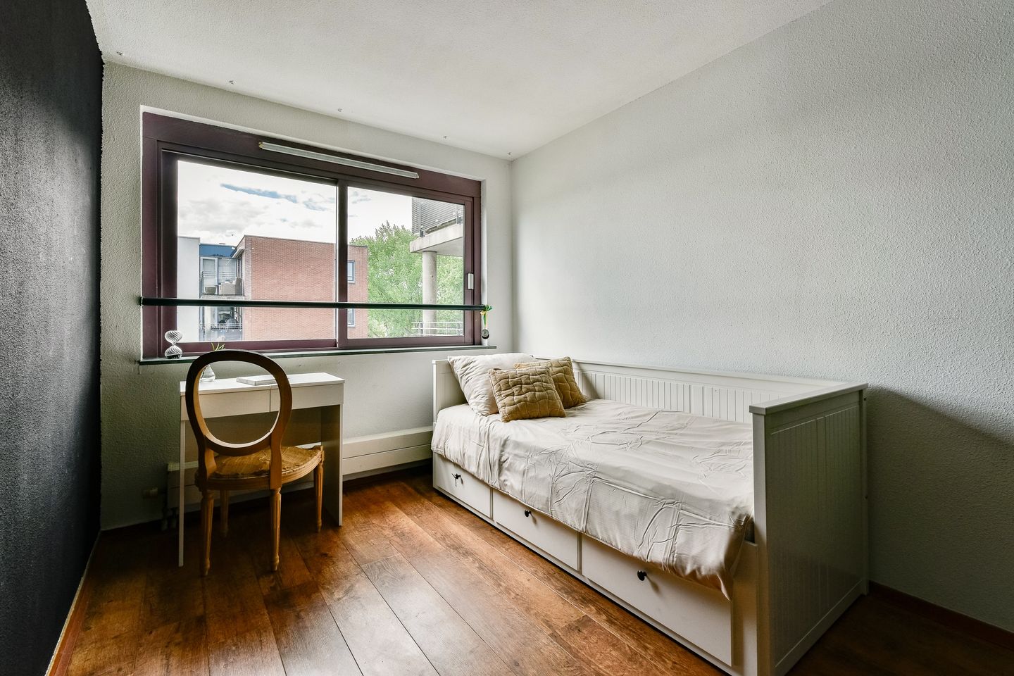 Bright Corner Apartment with Balcony and Parking in Park Haagseweg — 19