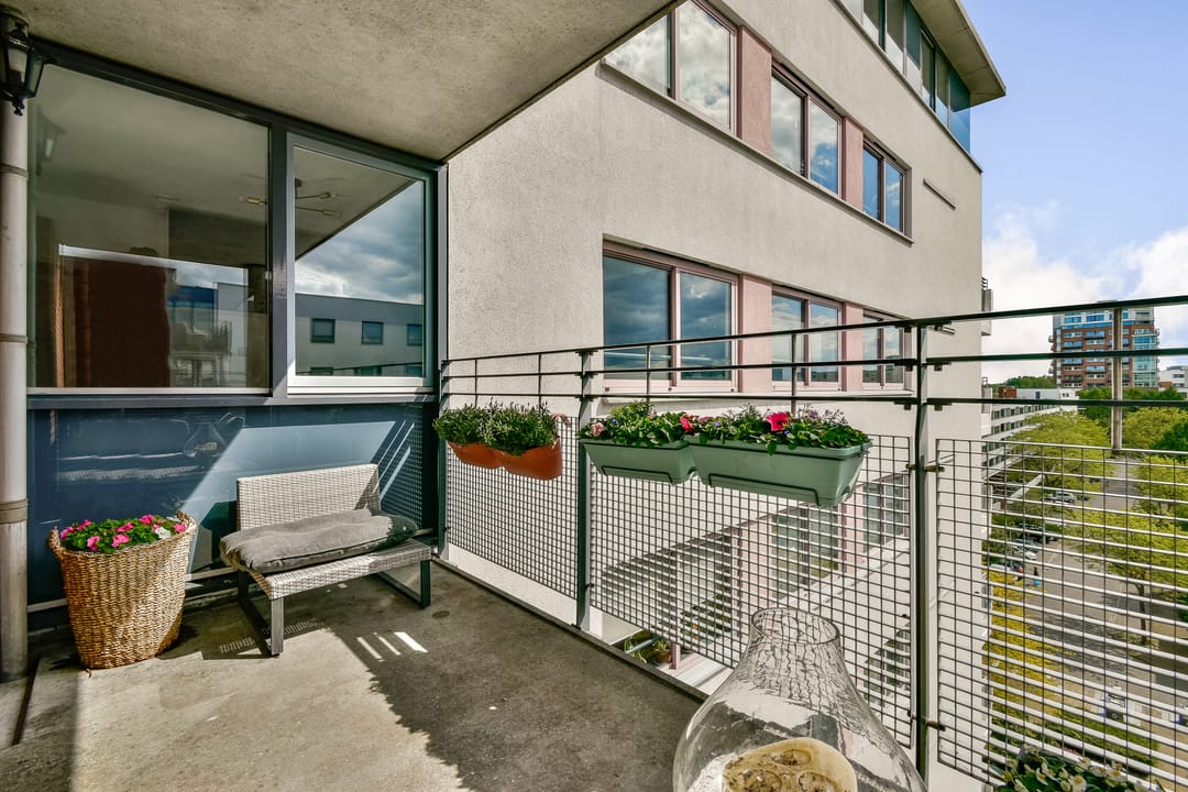 Bright Corner Apartment with Balcony and Parking in Park Haagseweg — 13
