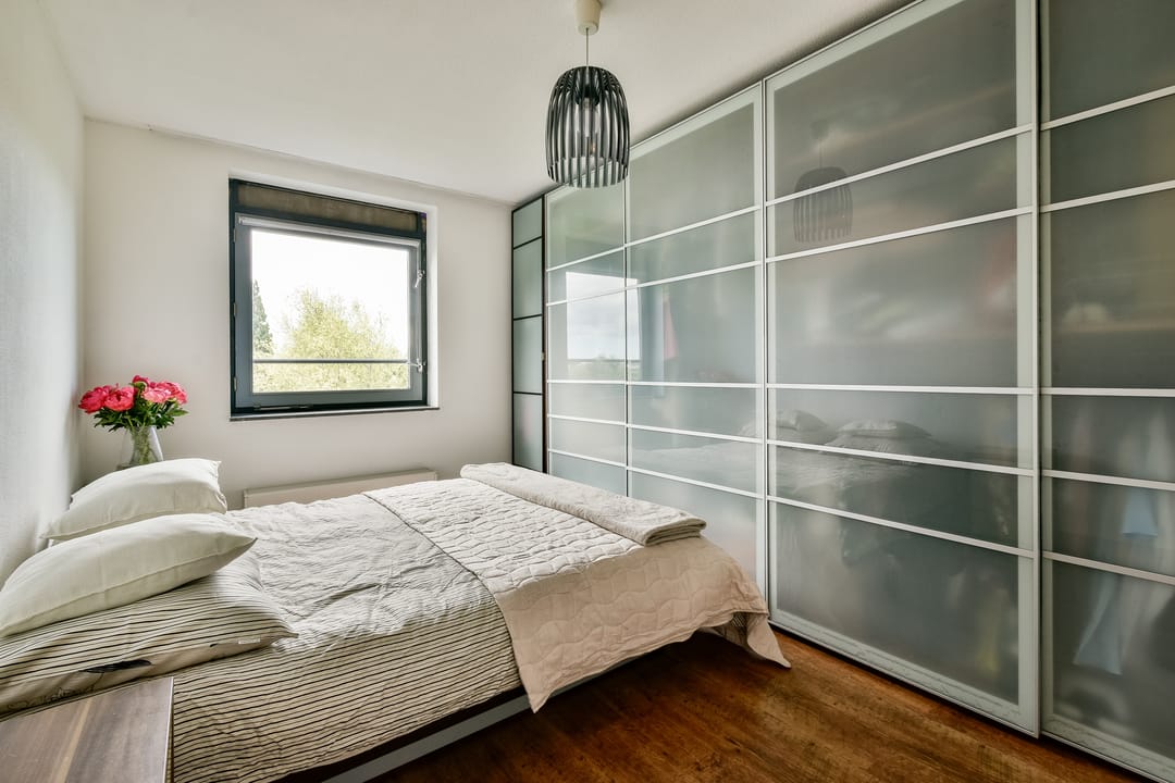 Bright Corner Apartment with Balcony and Parking in Park Haagseweg — 16