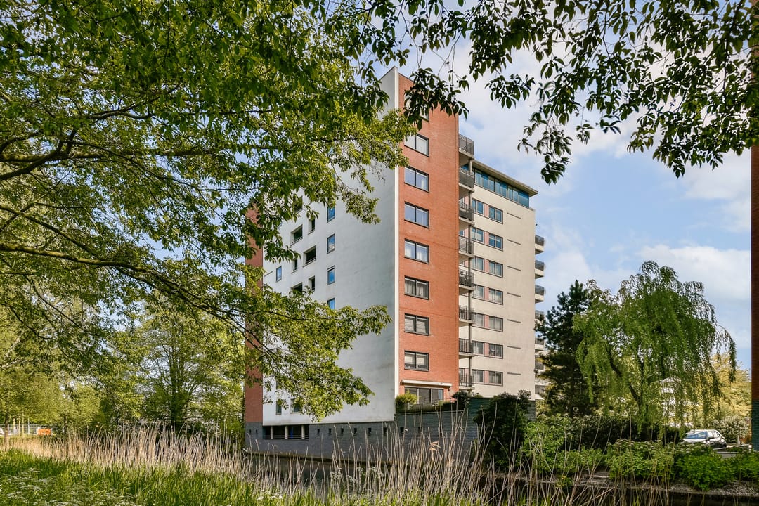 Bright Corner Apartment with Balcony and Parking in Park Haagseweg — 23