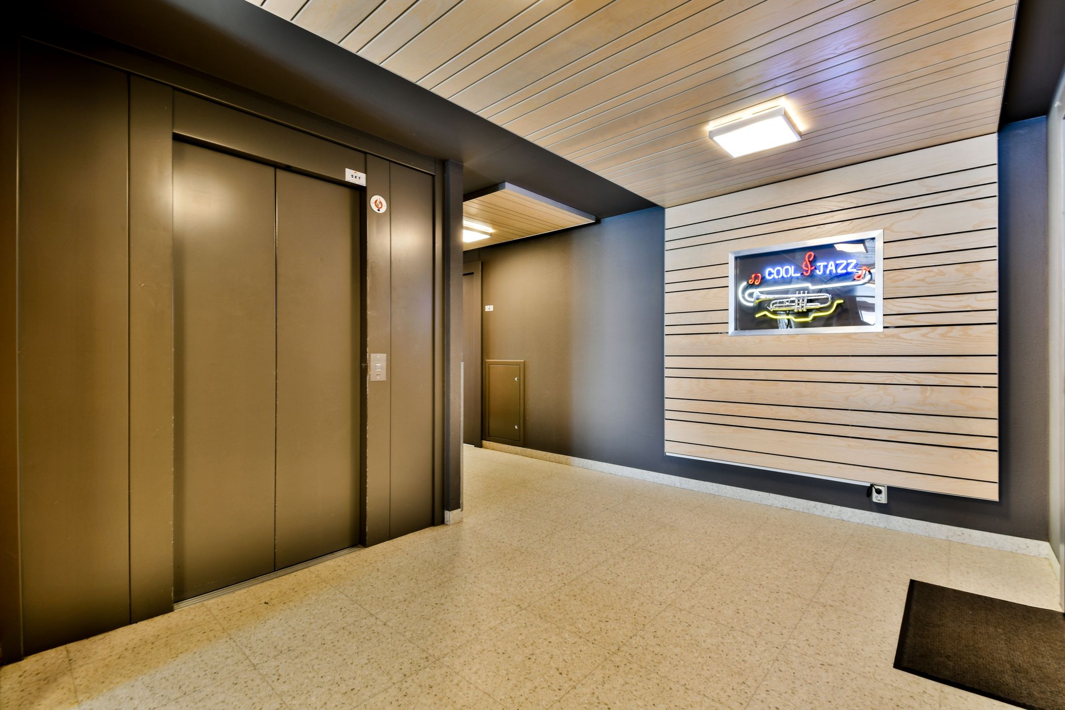 Bright Corner Apartment with Balcony and Parking in Park Haagseweg — 27
