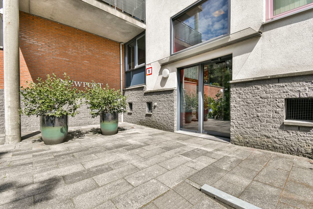 Bright Corner Apartment with Balcony and Parking in Park Haagseweg — 26