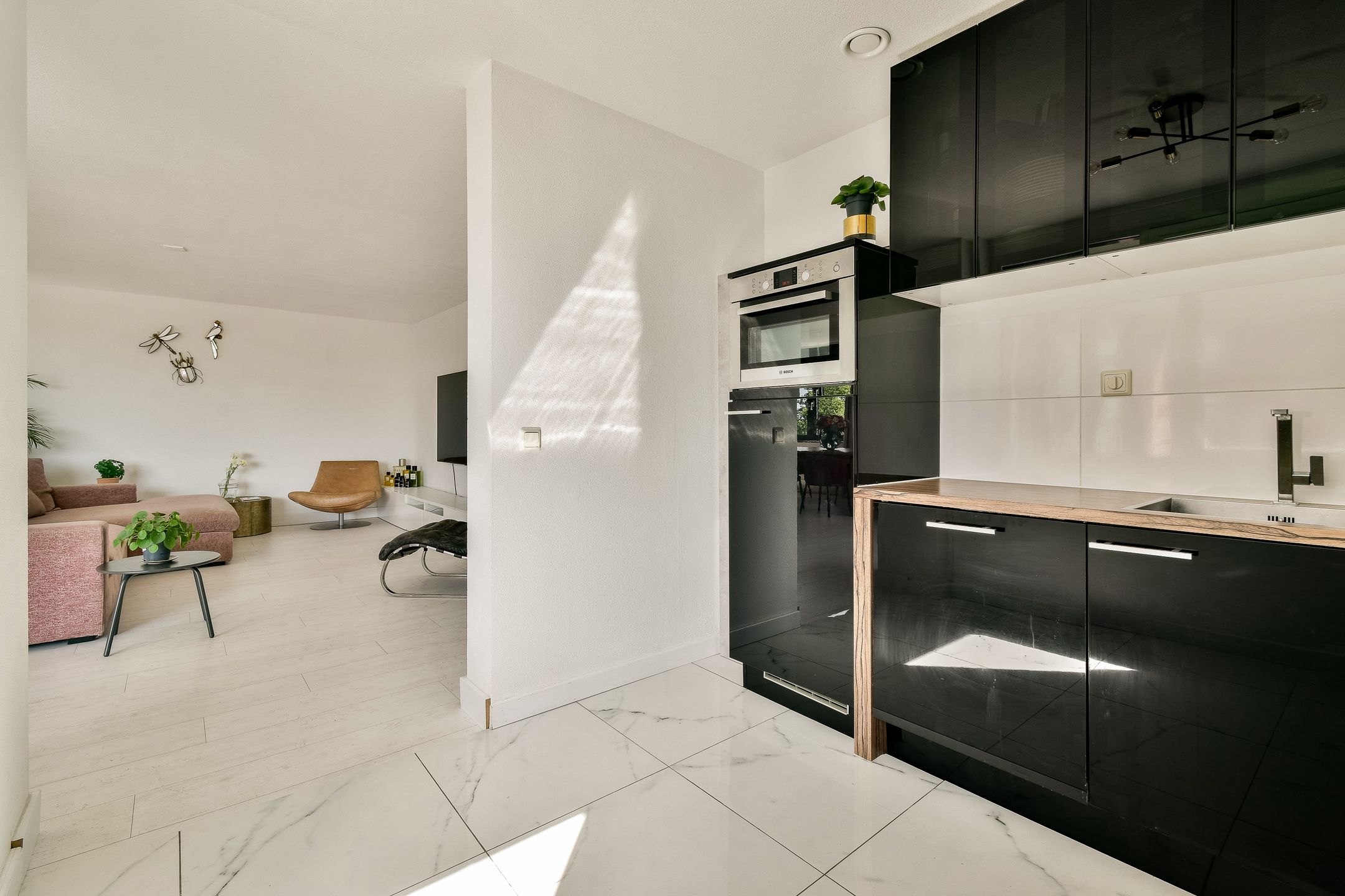 Bright Corner Apartment with Balcony and Parking in Park Haagseweg — 12
