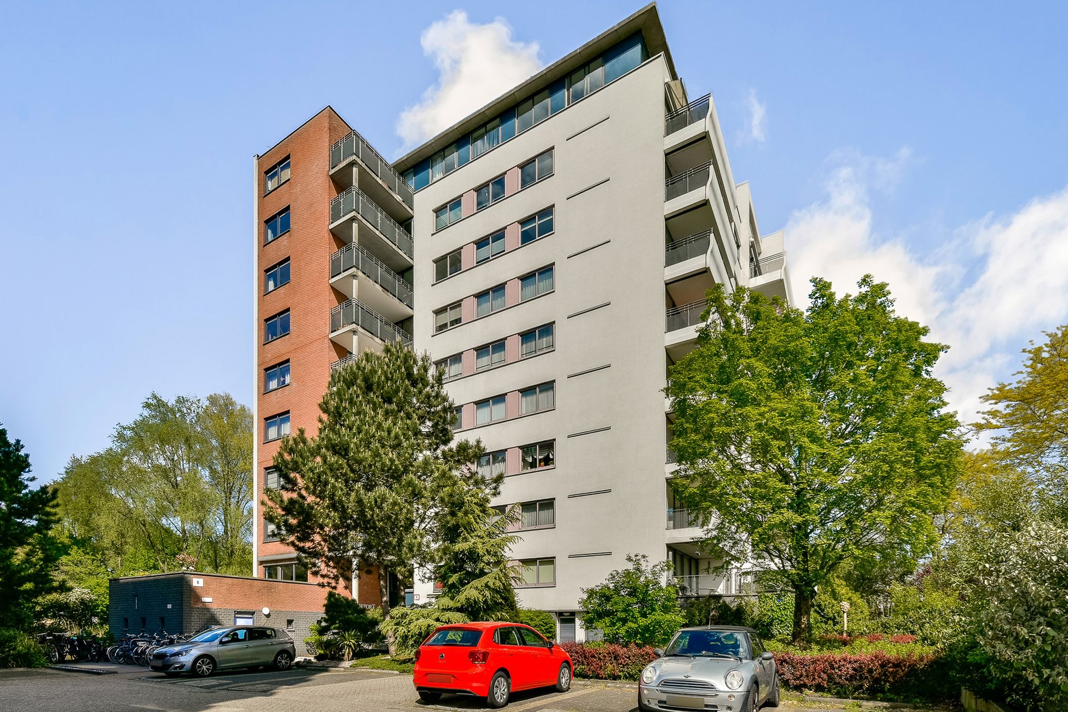 Bright Corner Apartment with Balcony and Parking in Park Haagseweg — 24