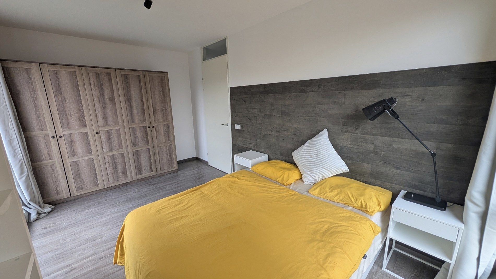 Bright corner apartment with balcony, private parking and excellent Amsterdam connections — 15