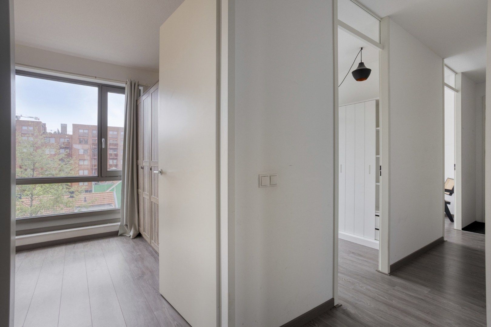 Bright corner apartment with balcony, private parking and excellent Amsterdam connections — 12
