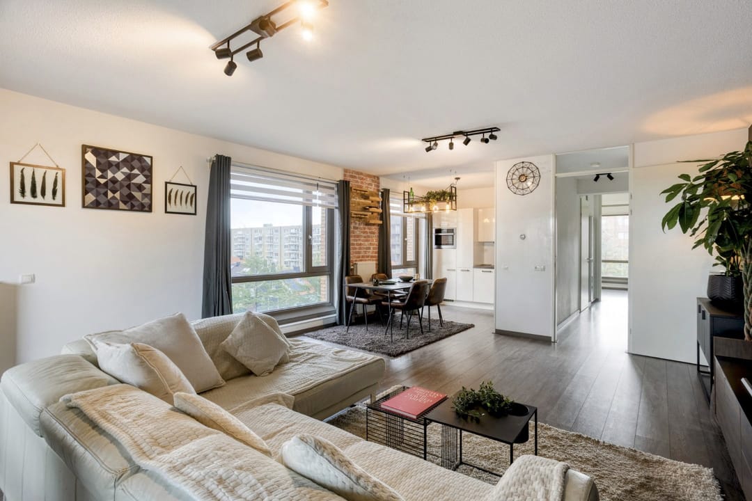 Bright corner apartment with balcony, private parking and excellent Amsterdam connections — 16
