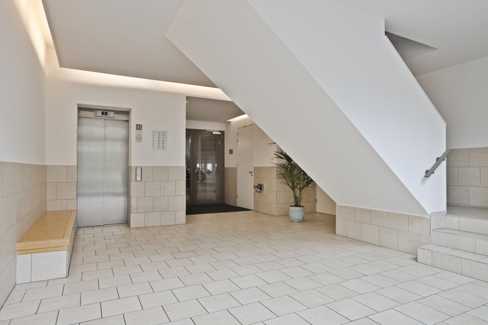 Bright corner apartment with balcony, private parking and excellent Amsterdam connections — 33