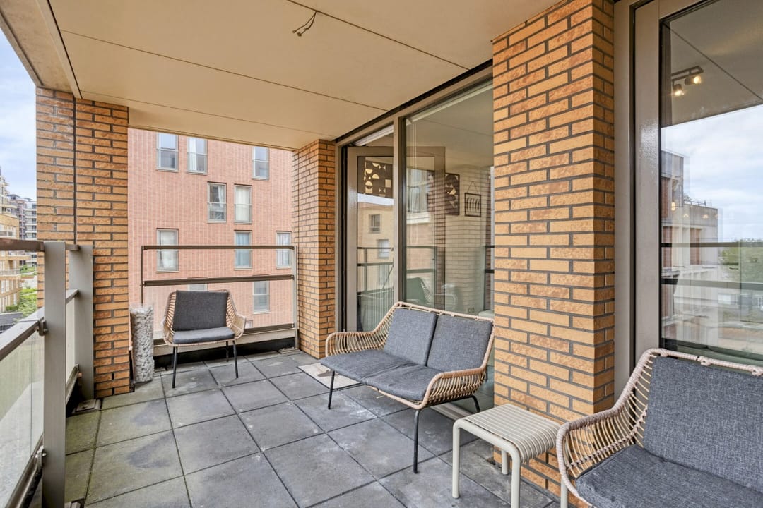 Bright corner apartment with balcony, private parking and excellent Amsterdam connections — 26