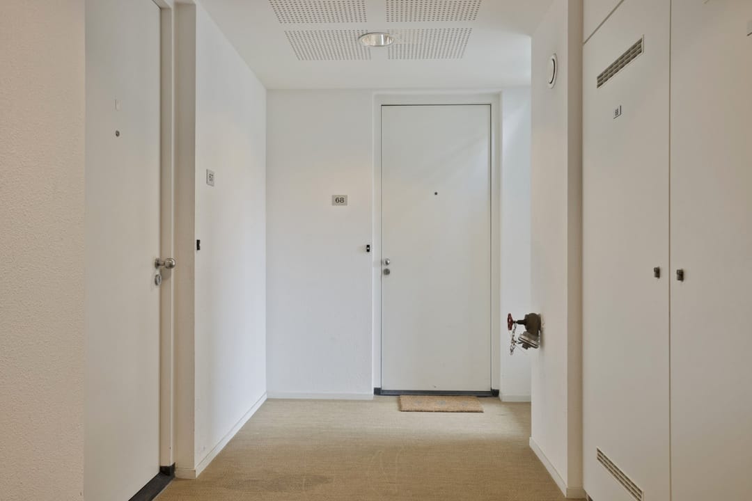 Bright corner apartment with balcony, private parking and excellent Amsterdam connections — 31