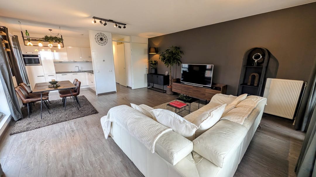Bright corner apartment with balcony, private parking and excellent Amsterdam connections — 17