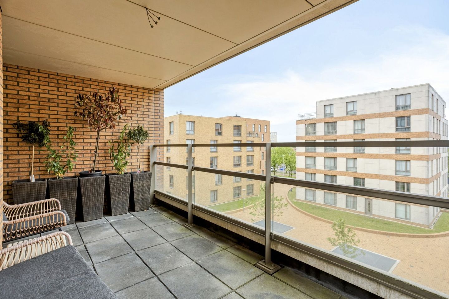 Bright corner apartment with balcony, private parking and excellent Amsterdam connections — 29
